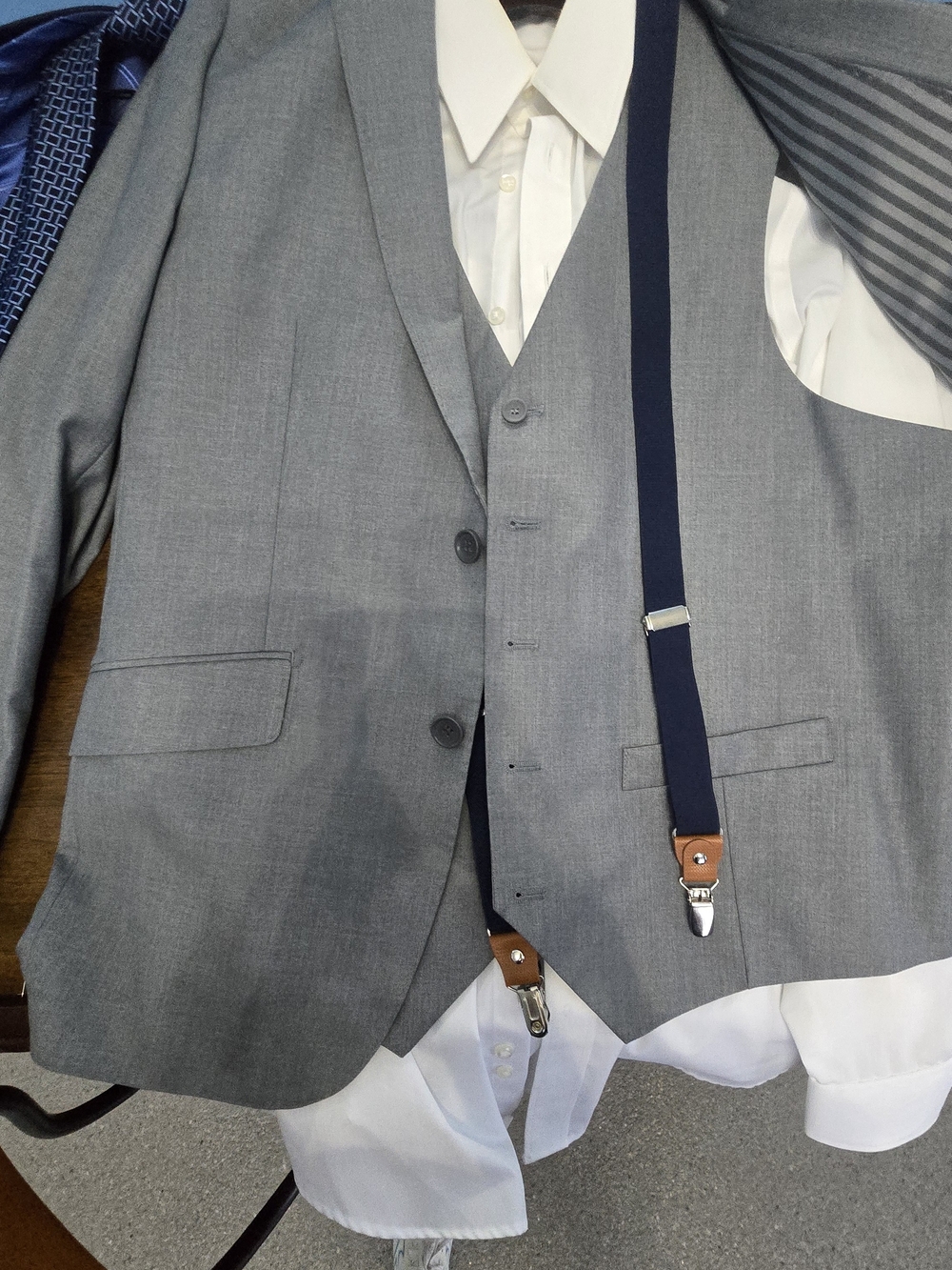 Geoffrey Beene Gray Three-Piece Suit with Navy Suspenders